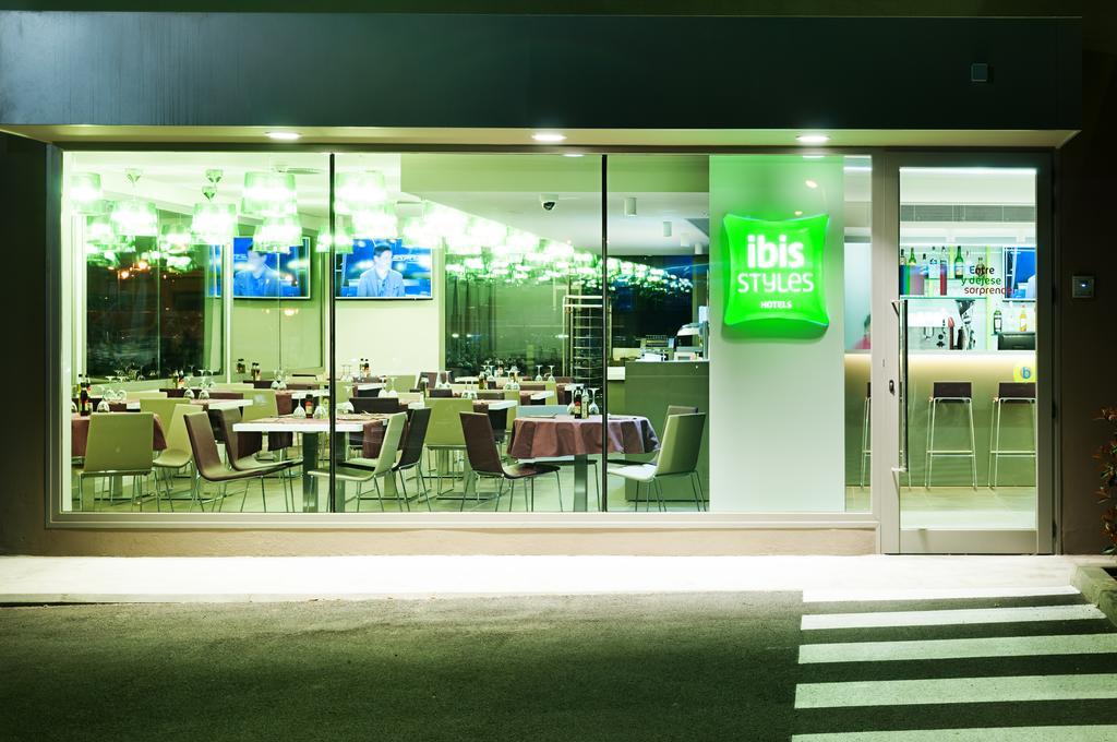 Hotel Ibis Styles Lleida Torrefarrera Exteriör bild