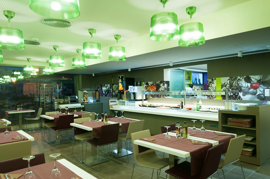 Hotel Ibis Styles Lleida Torrefarrera Exteriör bild