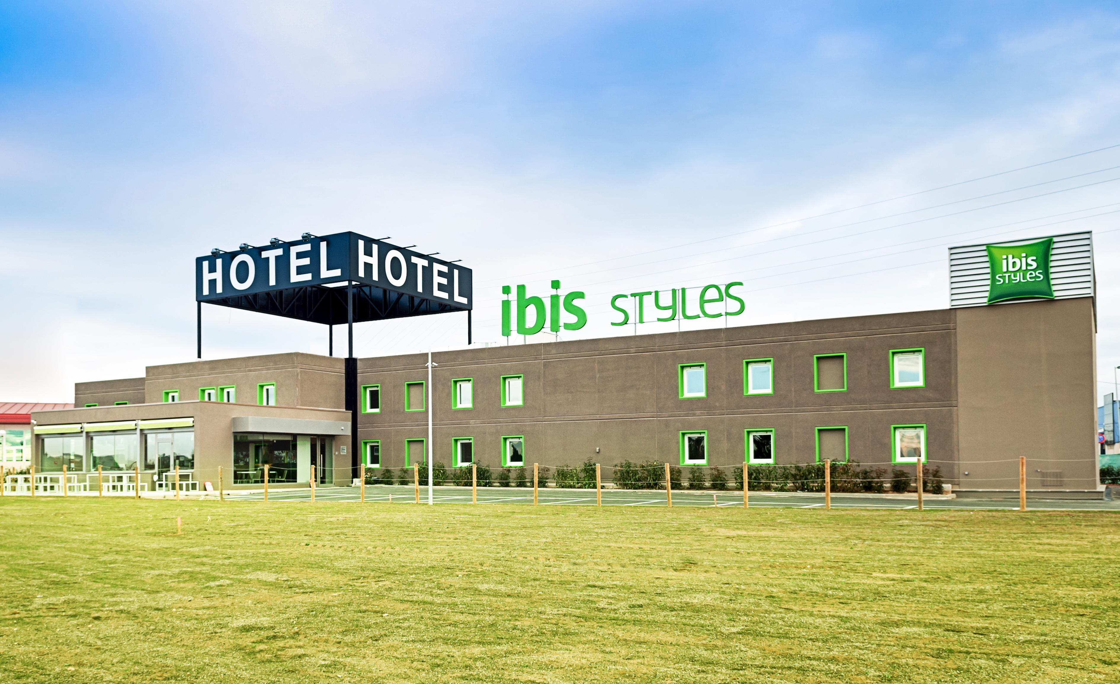 Hotel Ibis Styles Lleida Torrefarrera Exteriör bild