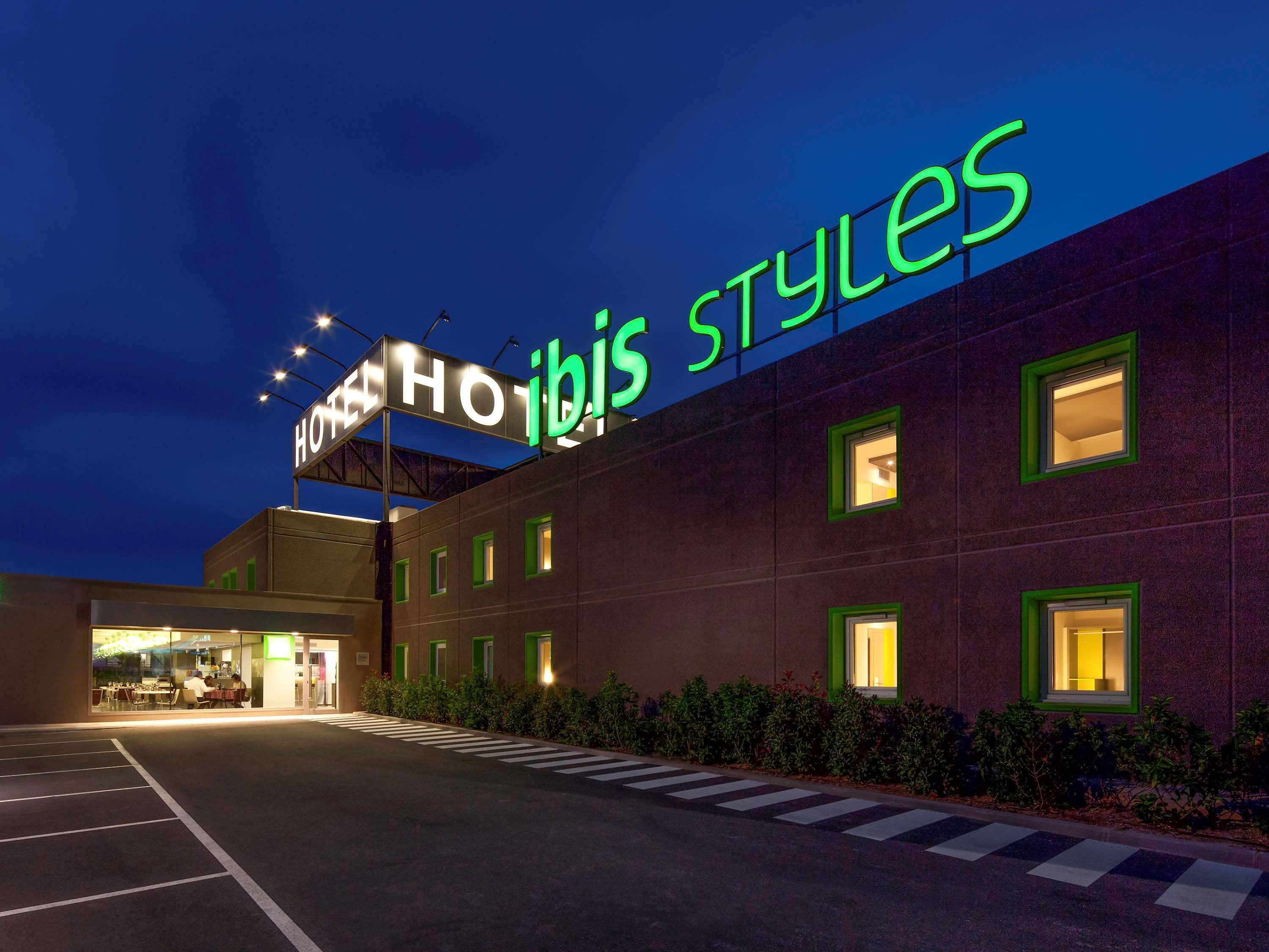 Hotel Ibis Styles Lleida Torrefarrera Exteriör bild