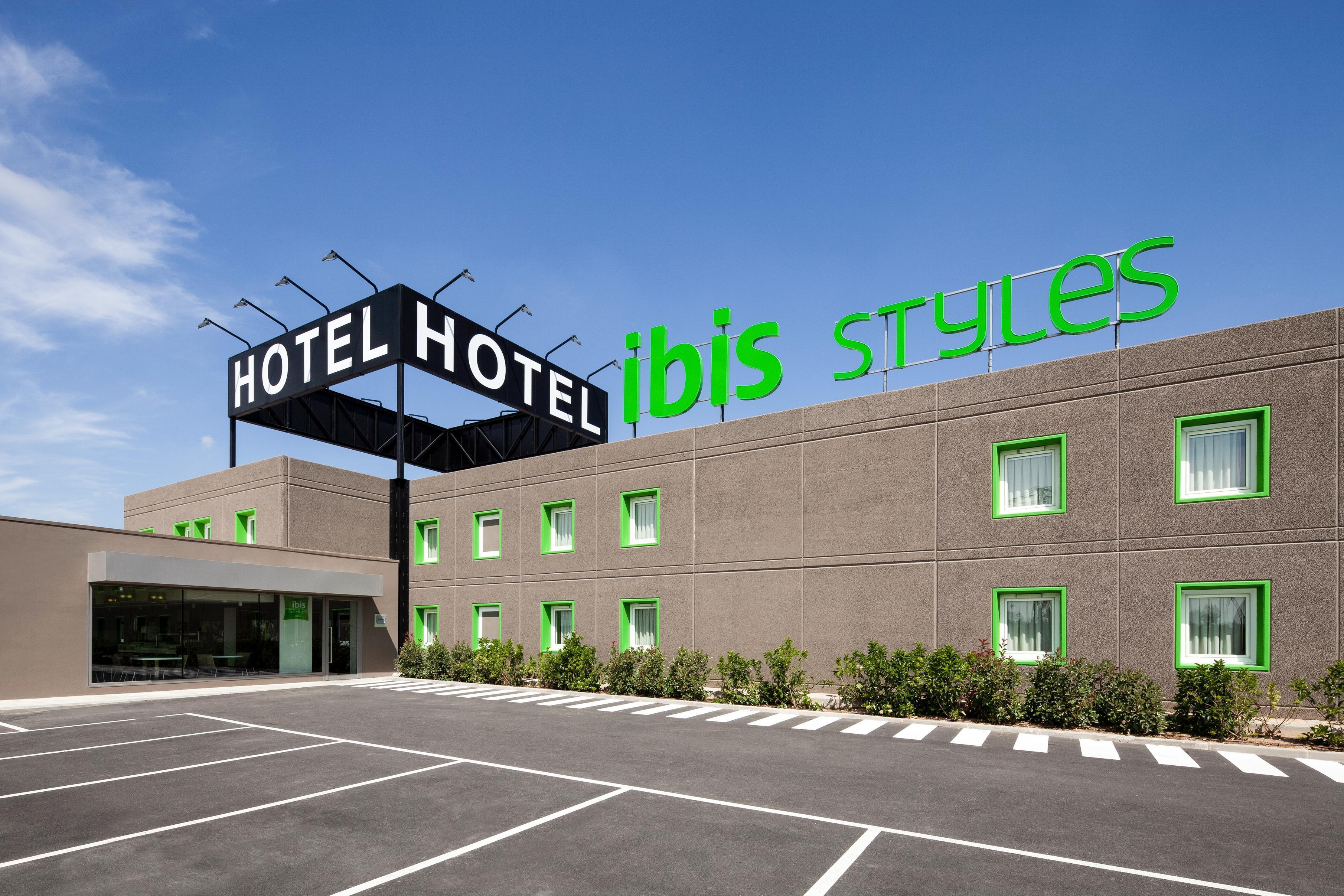 Hotel Ibis Styles Lleida Torrefarrera Exteriör bild